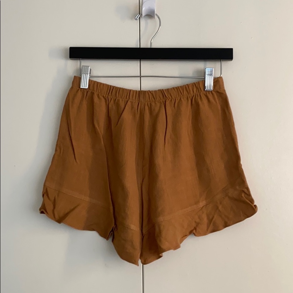 NEW Ruffle Short - Picture 3 of 4